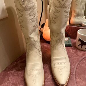 Tecova Elegant Western Boots in Bone 7 1/2